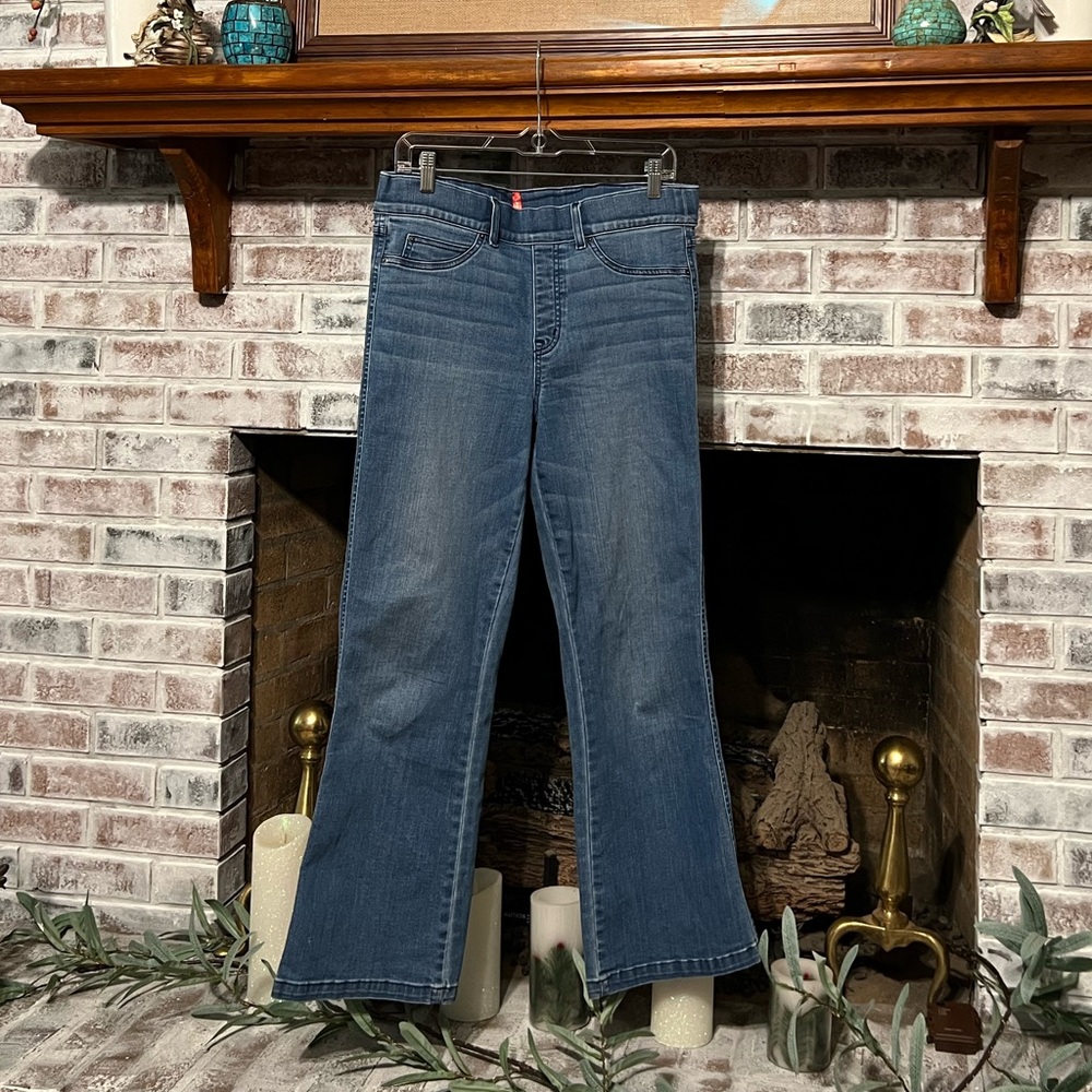 Sz Large SPANXshape EveryWear Flare Jeans in "Vintage Indigo" EUC 29” inseam